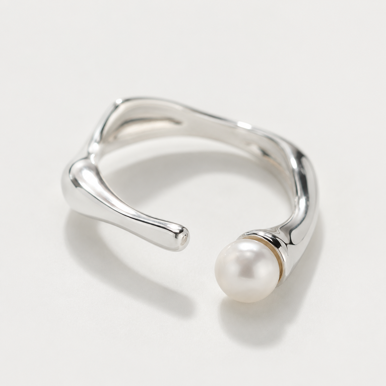 Charm Pearl Ring