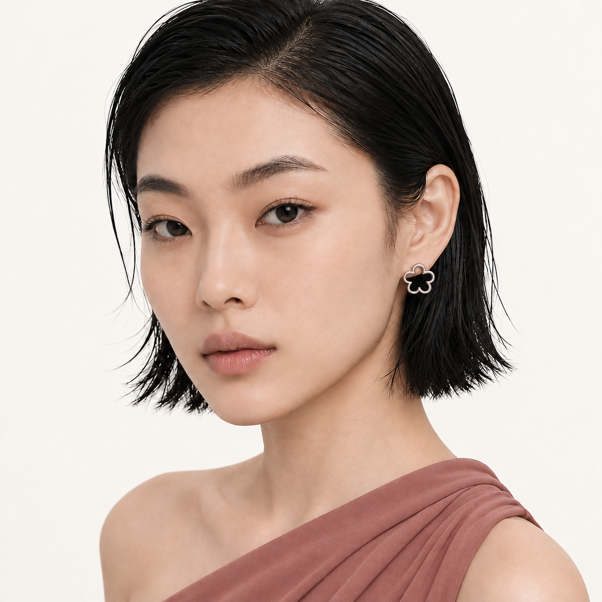 Silent Curve Earrings — image 4