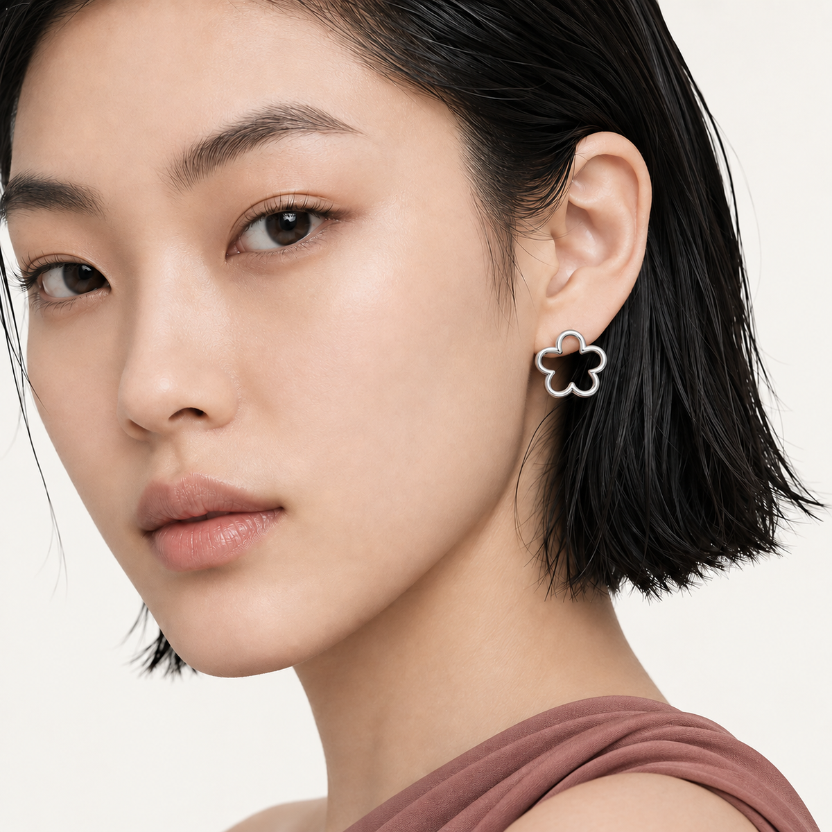 Silent Curve Earrings — image 5