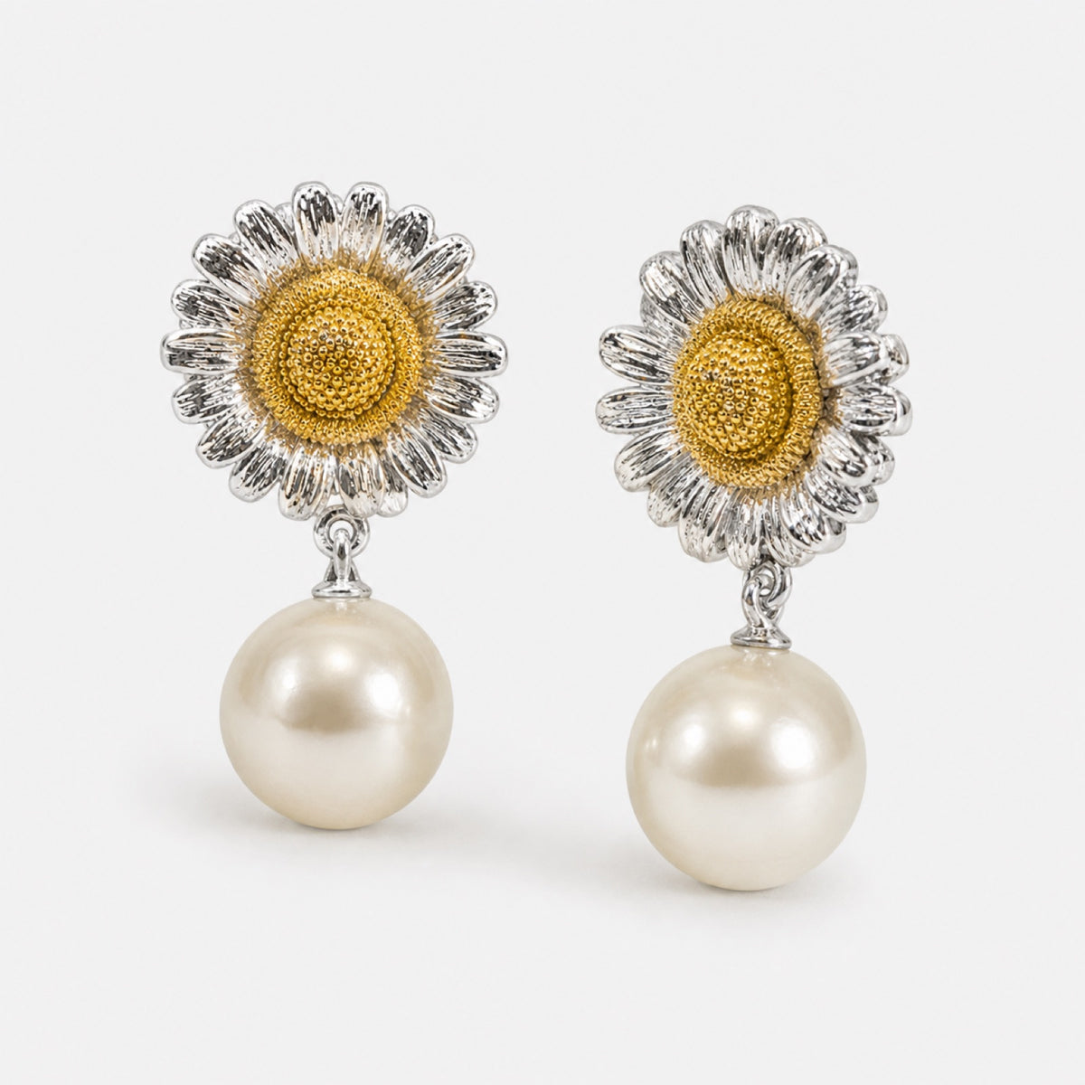 Sunlit Pearl Drops detail angle