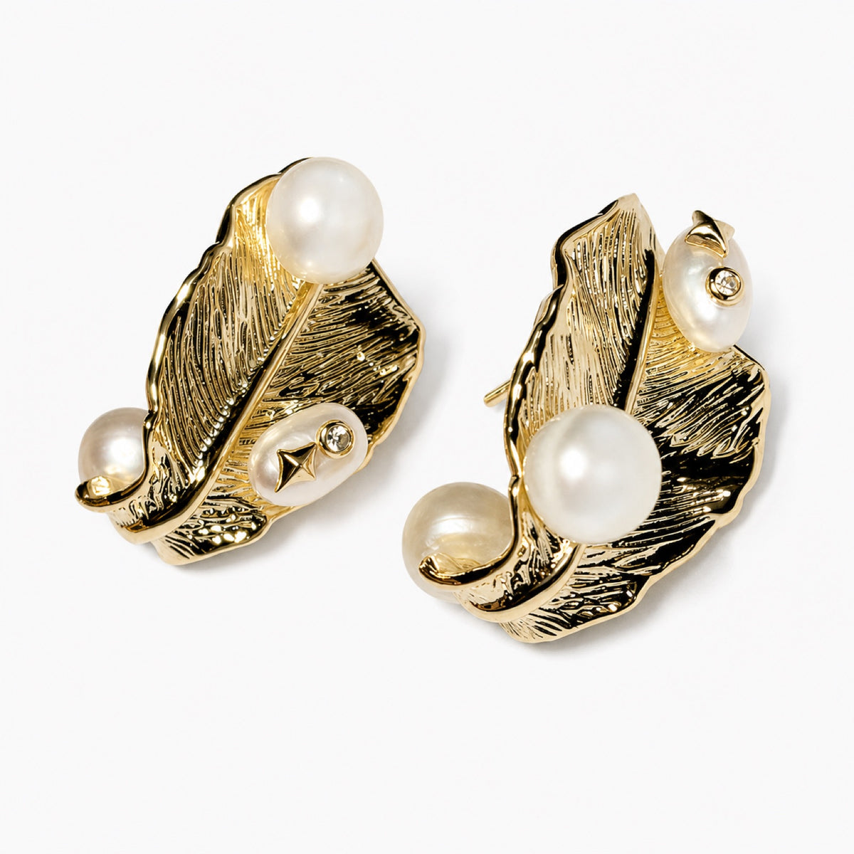 Golden Leaf Pearl Earrings detail angle