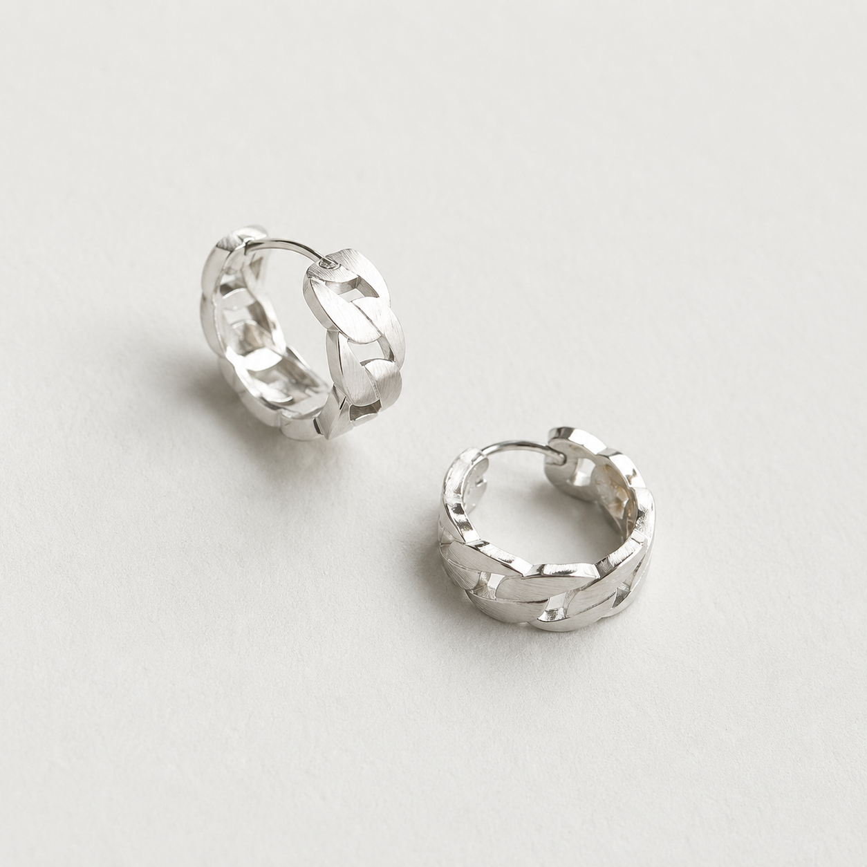 Grid Link Ear Cuff